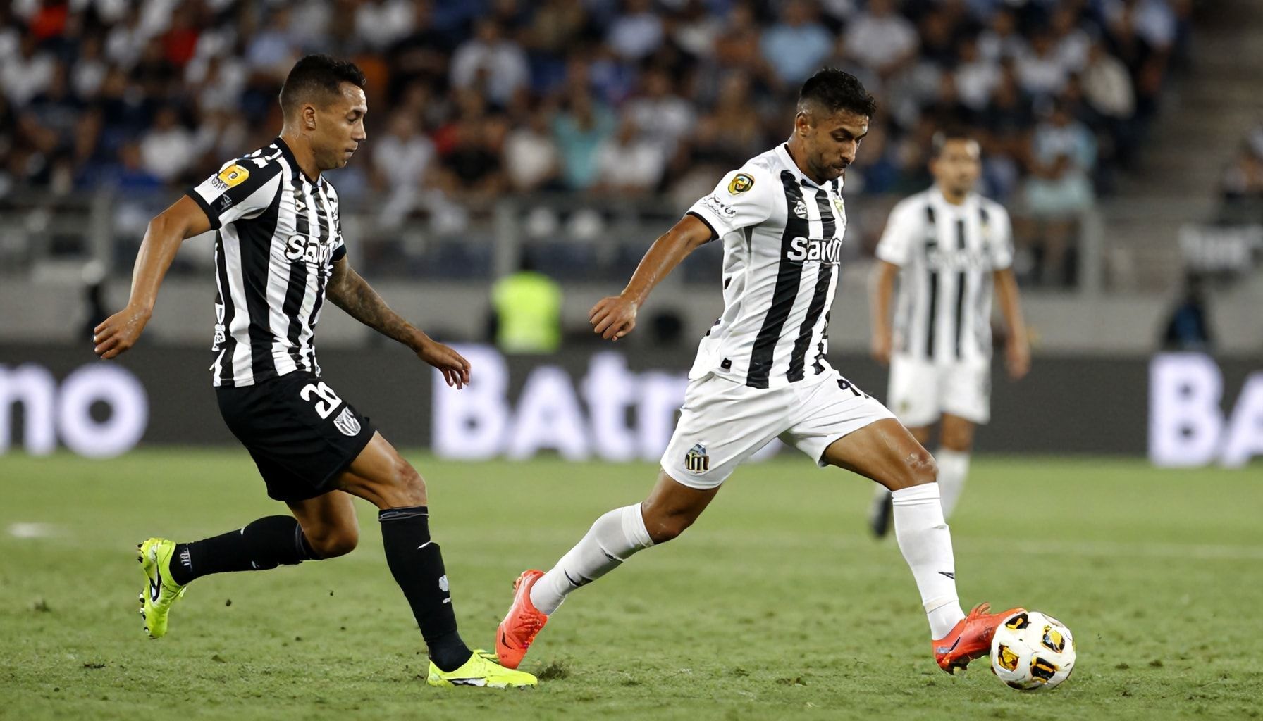 Santos vs. León: Claves para una victoria estratégica 1 Cómo aprovechar la velocidad de Santos para desequilibrar a León*