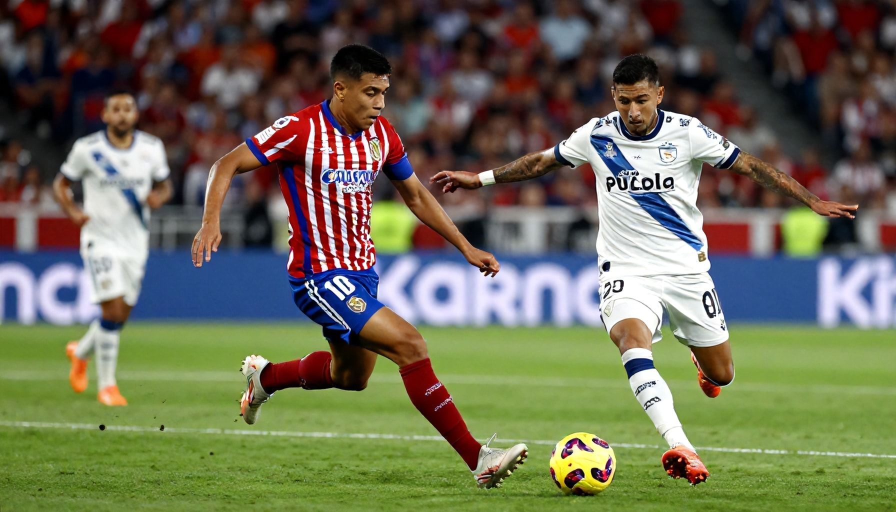 El Estilo de Juego: Cómo Chivas y Puebla Llevan su Identidad al Terreno de Juego*