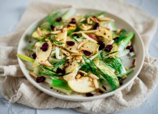 La ensalada de manzana con nueces y queso fresco gana popularidad