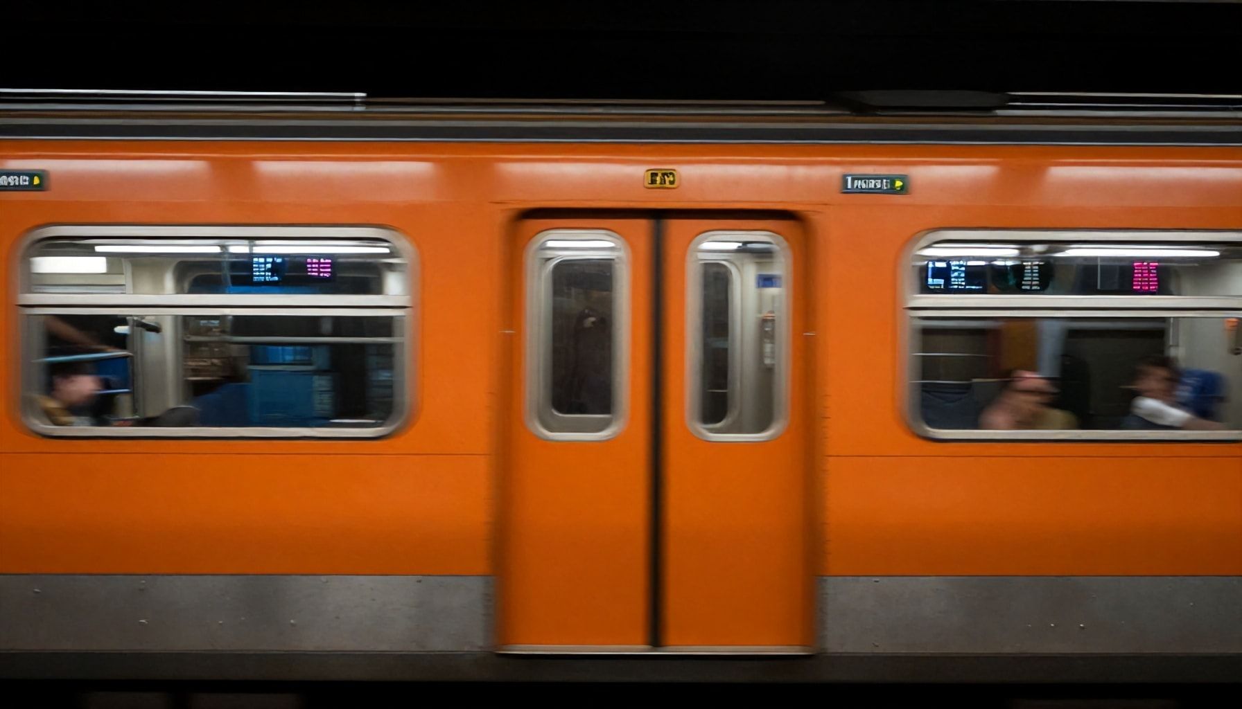 La verdad sobre los horarios de la Línea Naranja que nadie te cuenta*