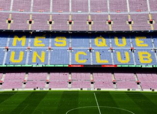 El Barça remonta con gol de Lewandowski en el minuto 85 ante el Valencia en Mestalla