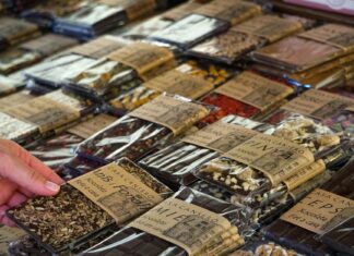 Chocolates del Bienestar lanza 5 barras con 70% menos azúcar y superalimentos andinos