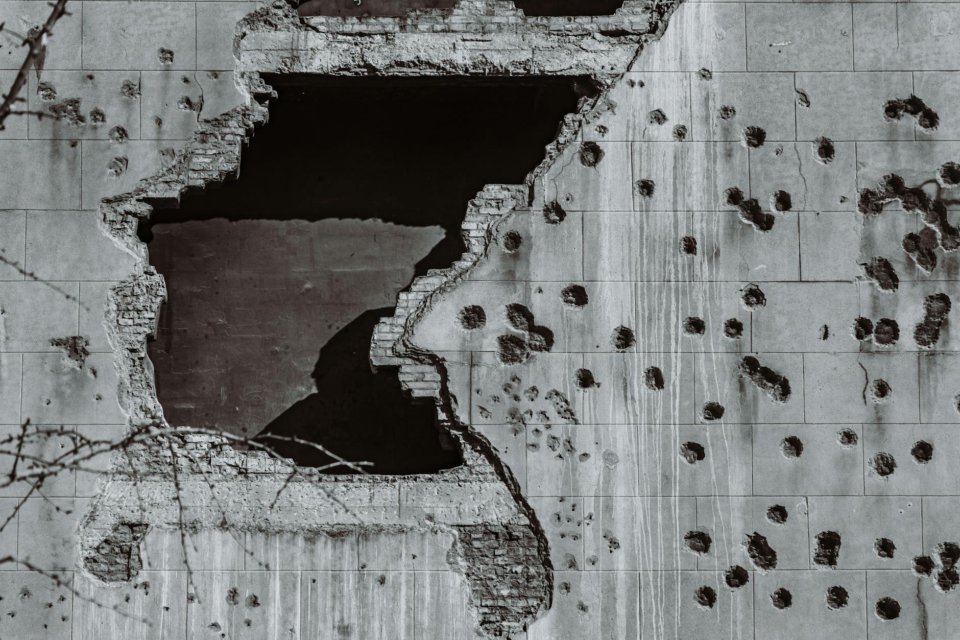 Cierre repentino y daños estructurales que lo justificaron