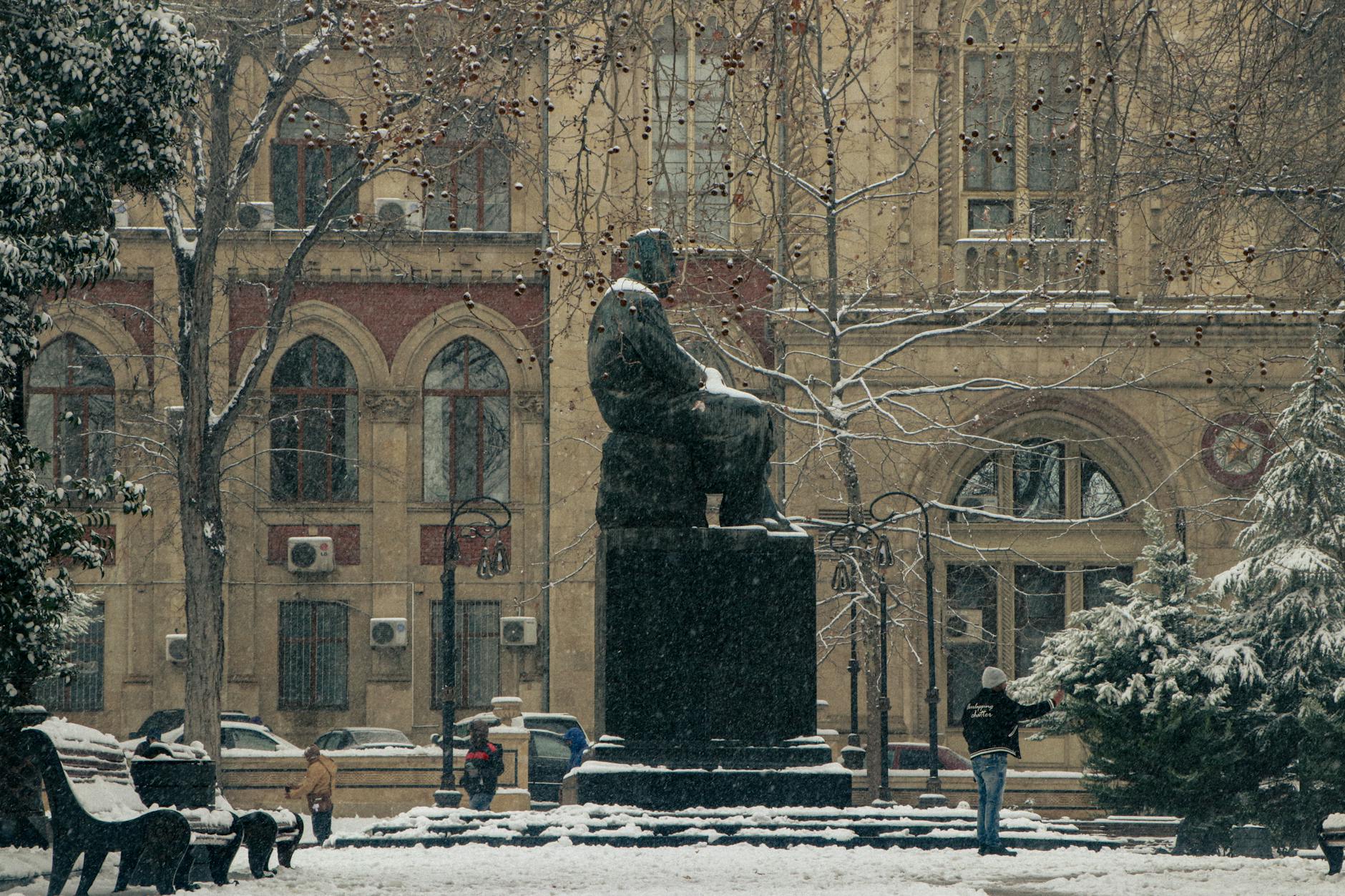 Ciudades que derriban estatuas y renombran plazas