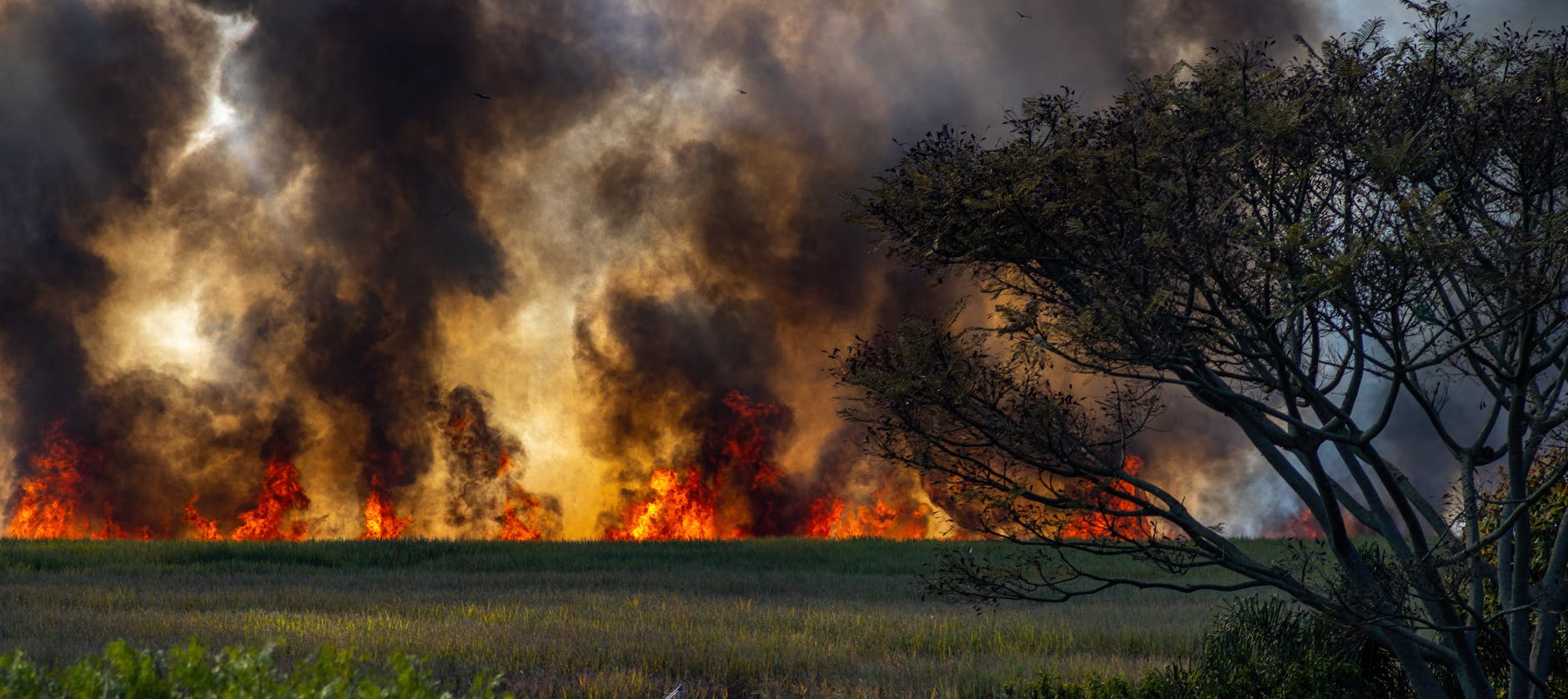 Daños materiales y heridos tras el voraz incendio