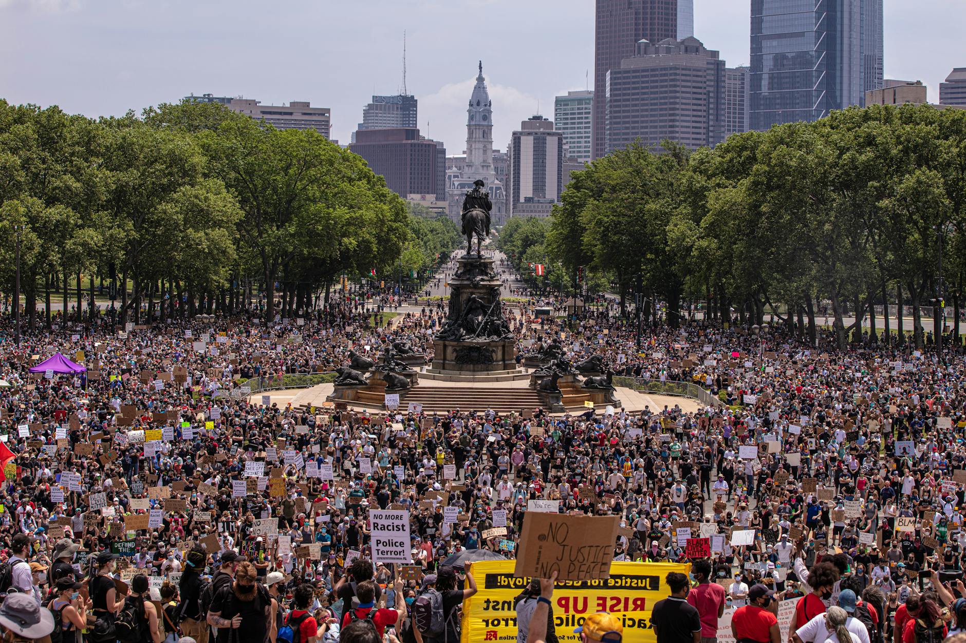 El aumento que encendió la protesta en el centro