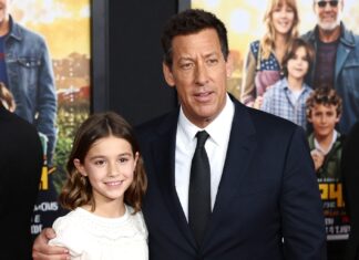 Las dos hijas de Adam Sandler brillan en el estreno de su nueva película familiar