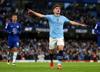 Gol en el 90+2 de Álvarez salva al City en empate 1-1 contra el Chelsea