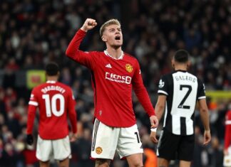 Manchester United remonta con gol de Garnacho al 91 para vencer 1-0 al Fulham