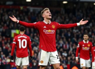 Manchester United remonta con dos goles de Garnacho en el minuto 90+