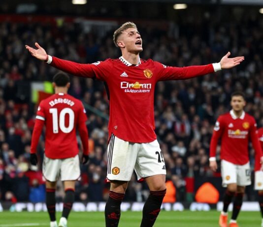 Manchester United remonta con dos goles de Garnacho en el minuto 90+
