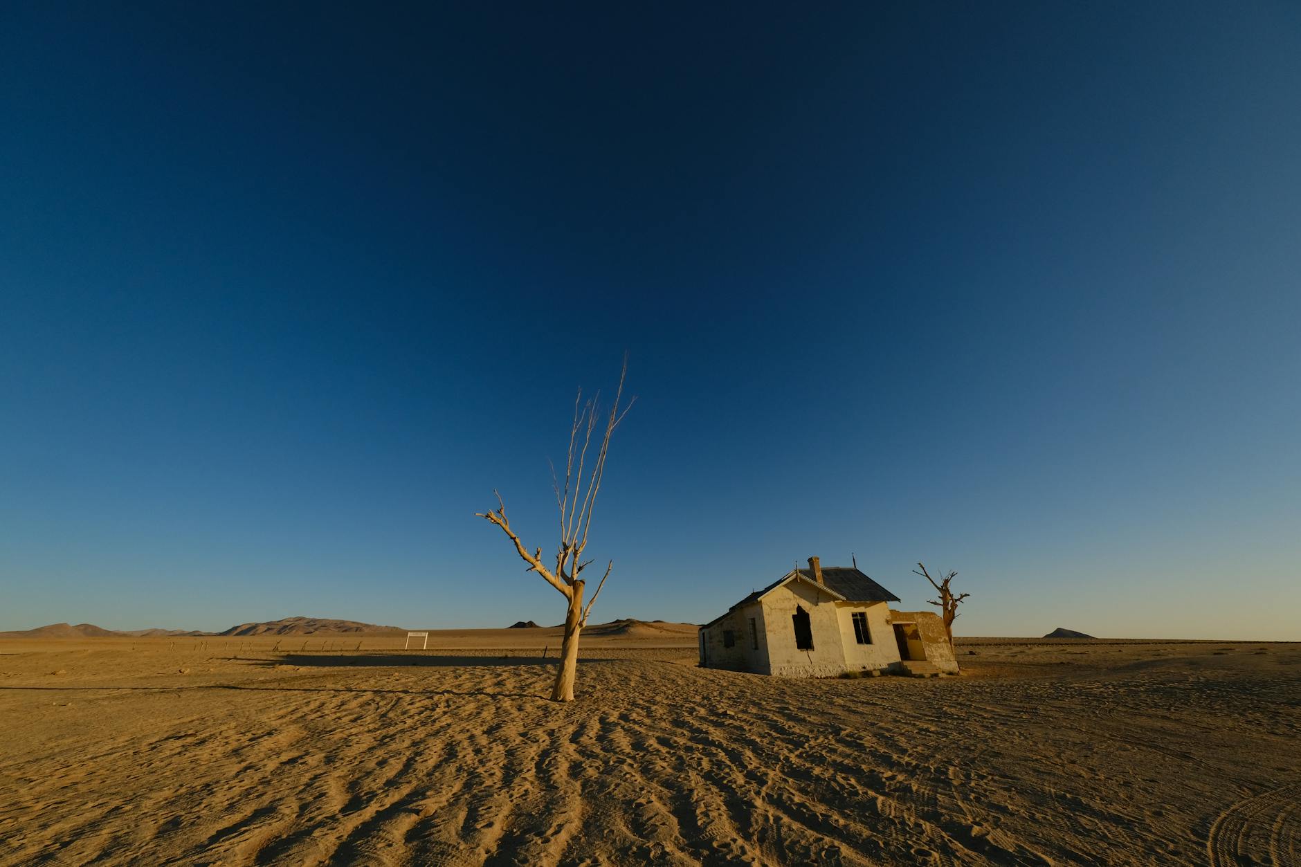 Pueblos fantasmas y barcos varados: el rostro visible de la sequía