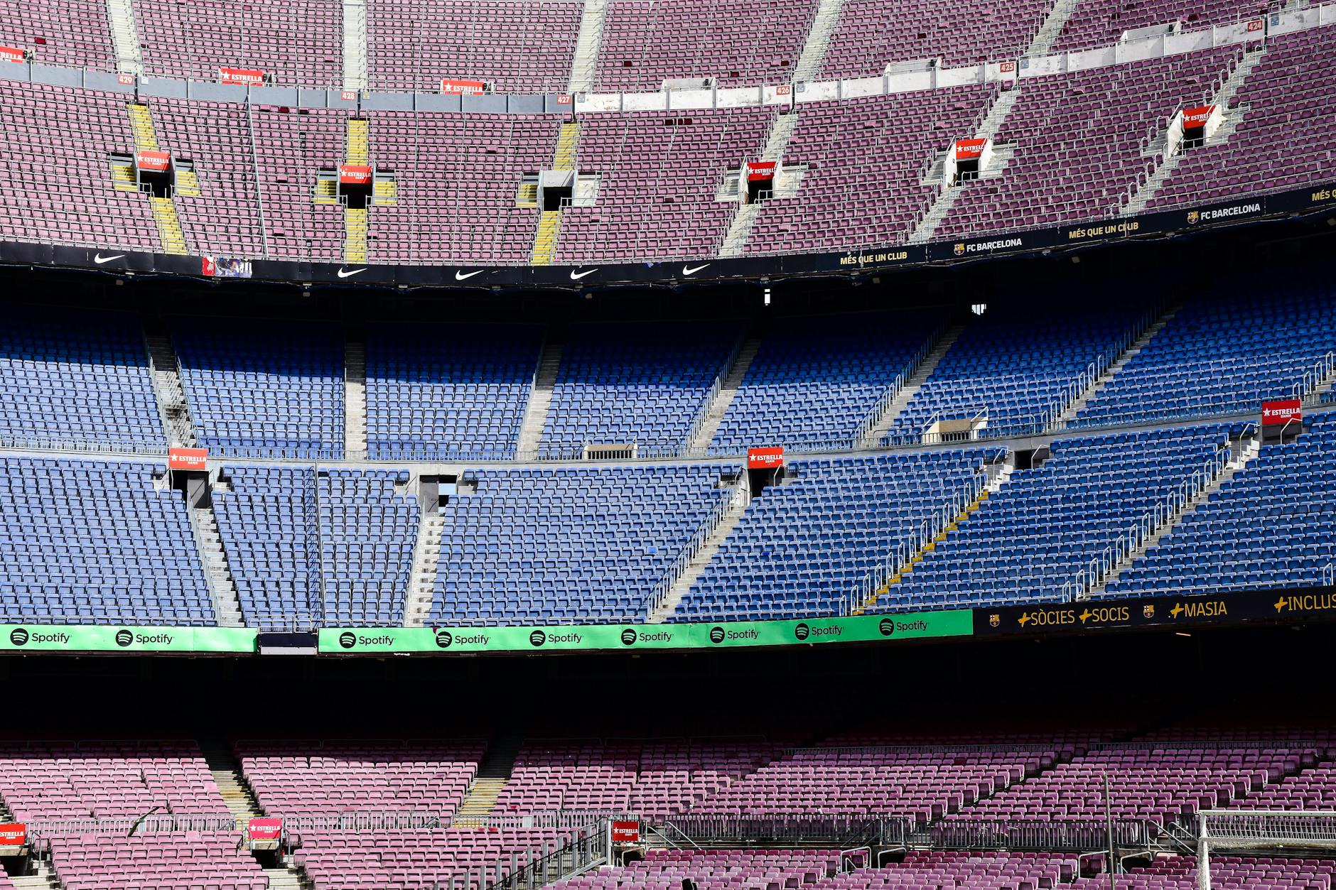 Un Camp Nou que no encontró su ritmo en la primera parte