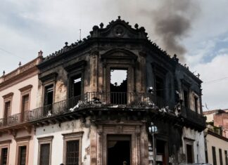 Incendio en edificio histórico de Guadalajara deja 3 heridos y daños en fachada del siglo XIX Incendio en edificio histórico de Guadalajara deja 3 heridos y daños en fachada del siglo XIX